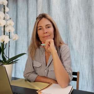 Perrine Marie-Saint Germain, hypnothérapeute à Aix-en-Provence, en consultation à distance